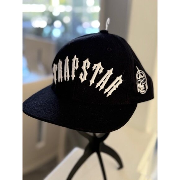 Trapstar Irongate Logo Cap Hat US Seller Skull Black White Made in USA Snap Back - Picture 7 of 9